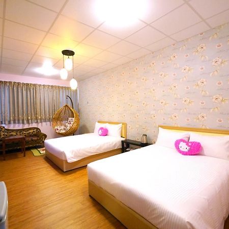 Traveler Station Otel Kaohsiung Dış mekan fotoğraf